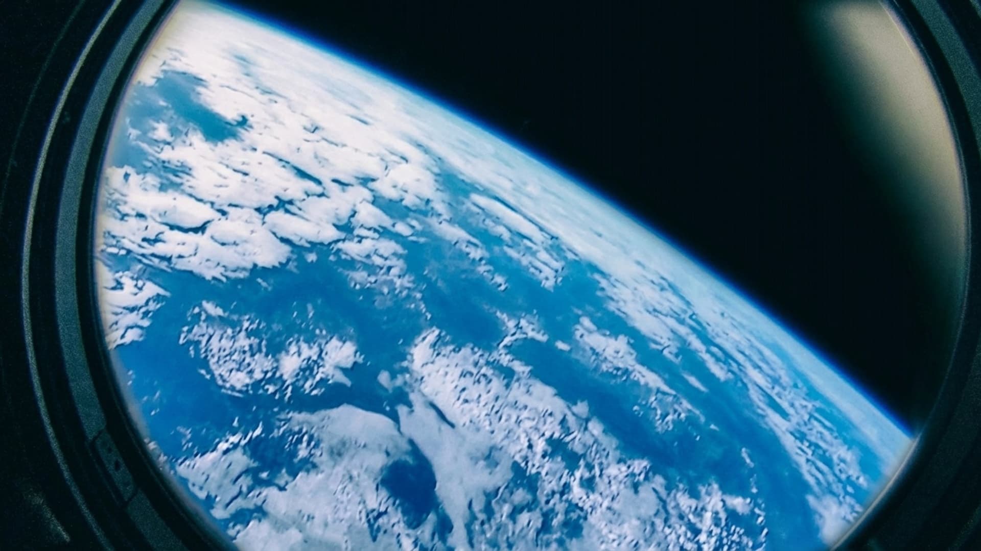 Земля в иллюминаторе